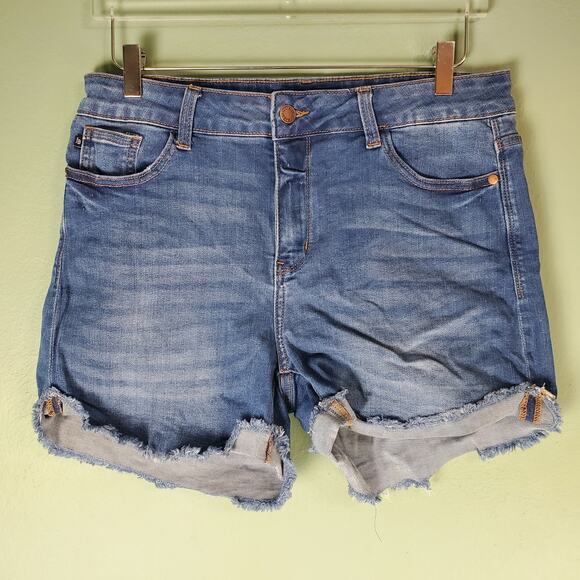 Judy Blue Womens Mid Rise Cuffed Hem Medium Wash Denim Shorts Size XL - Picture 1 of 6